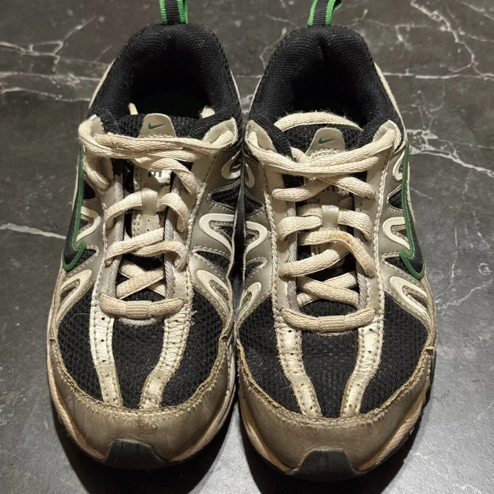 Vintage 90s Y2K Nike Retro Chunky 12.5C Boys Sneaker